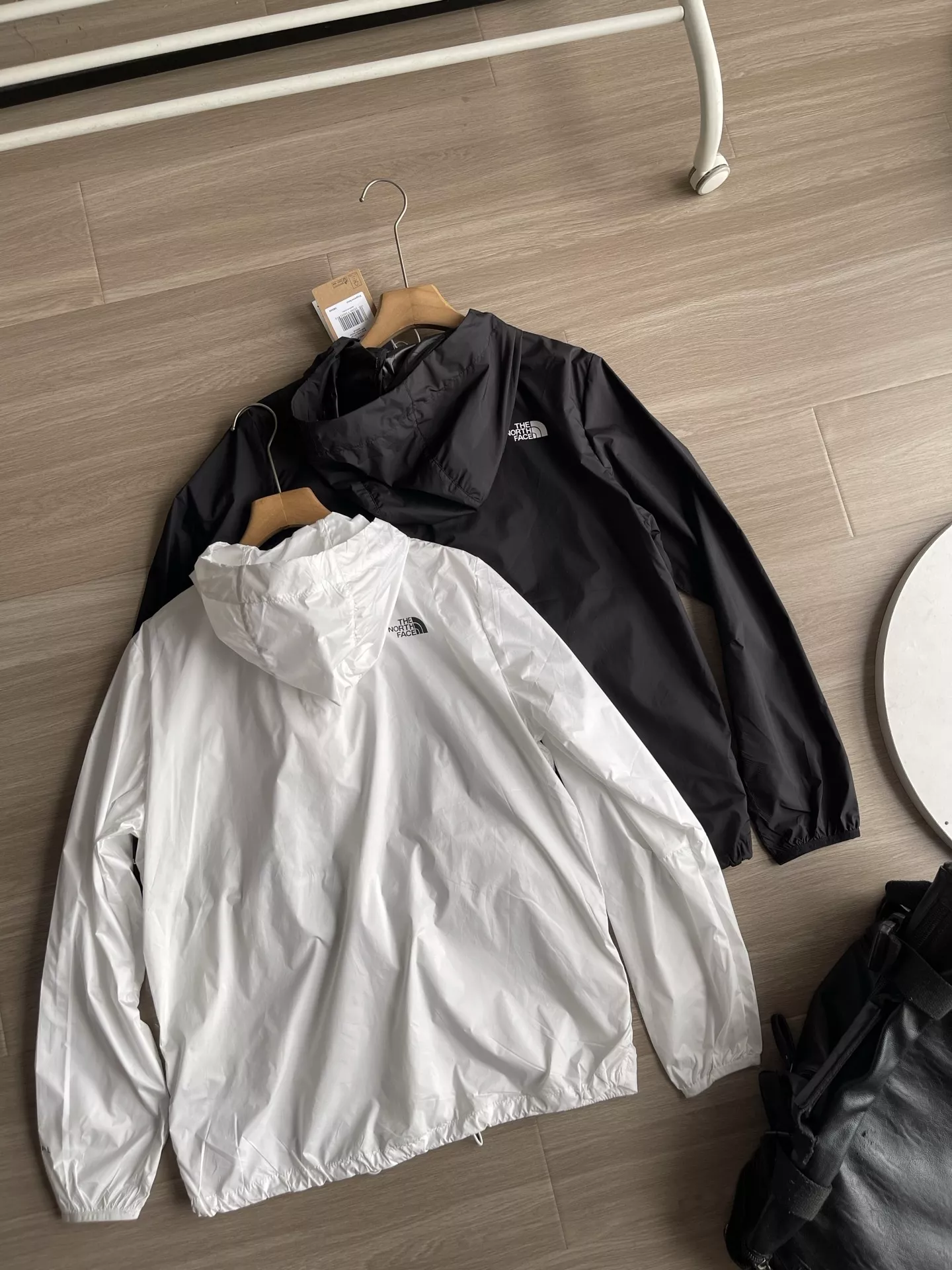 노스페이스 경량 후드 바람막이 재킷 상세 이미지 6