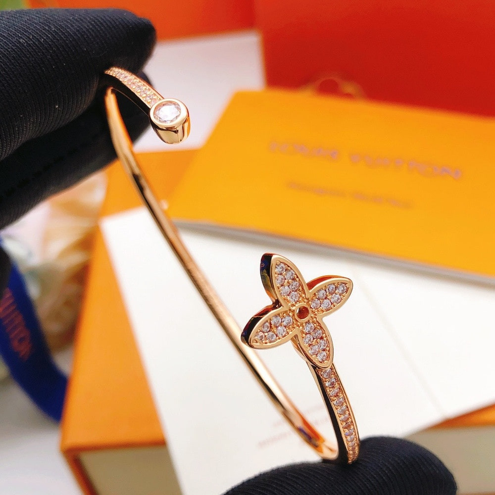루이비통 플라워 포인트 뱅글 스타일