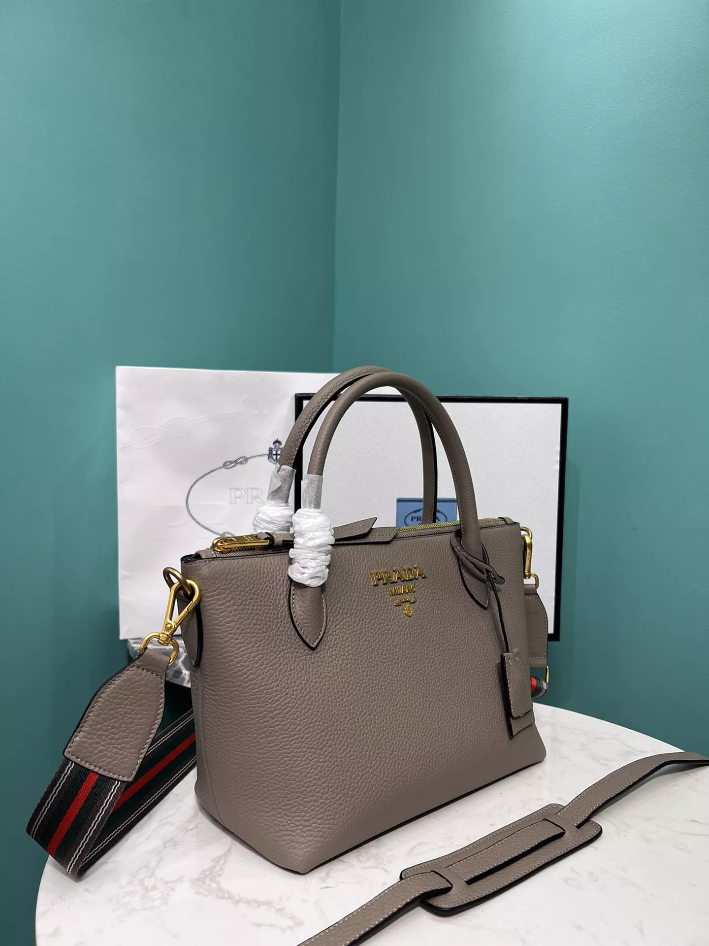 프라다 투웨이 탑핸들 백 상세 이미지 2
