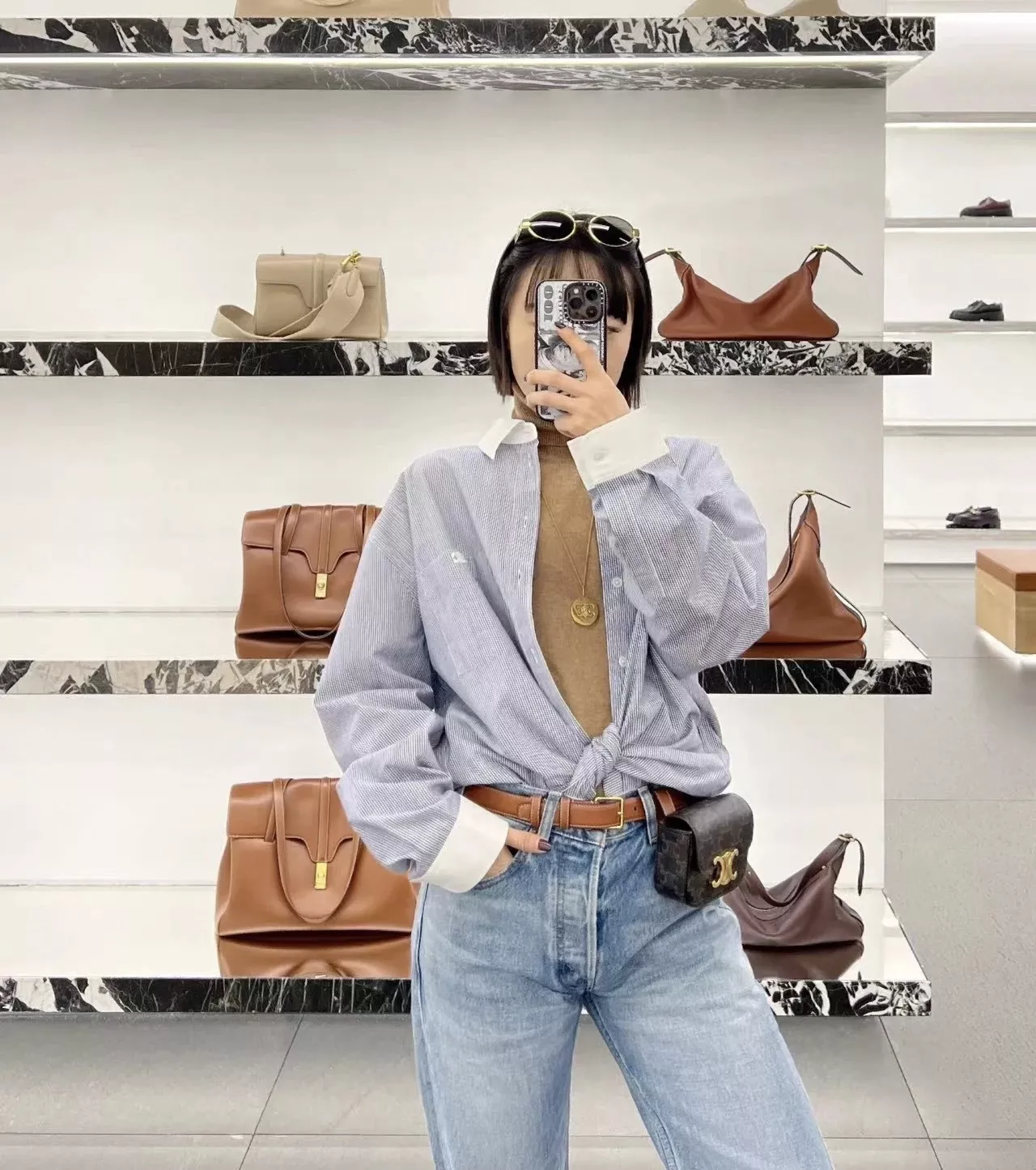 셀린느 미니 벨트백 상세 이미지 30