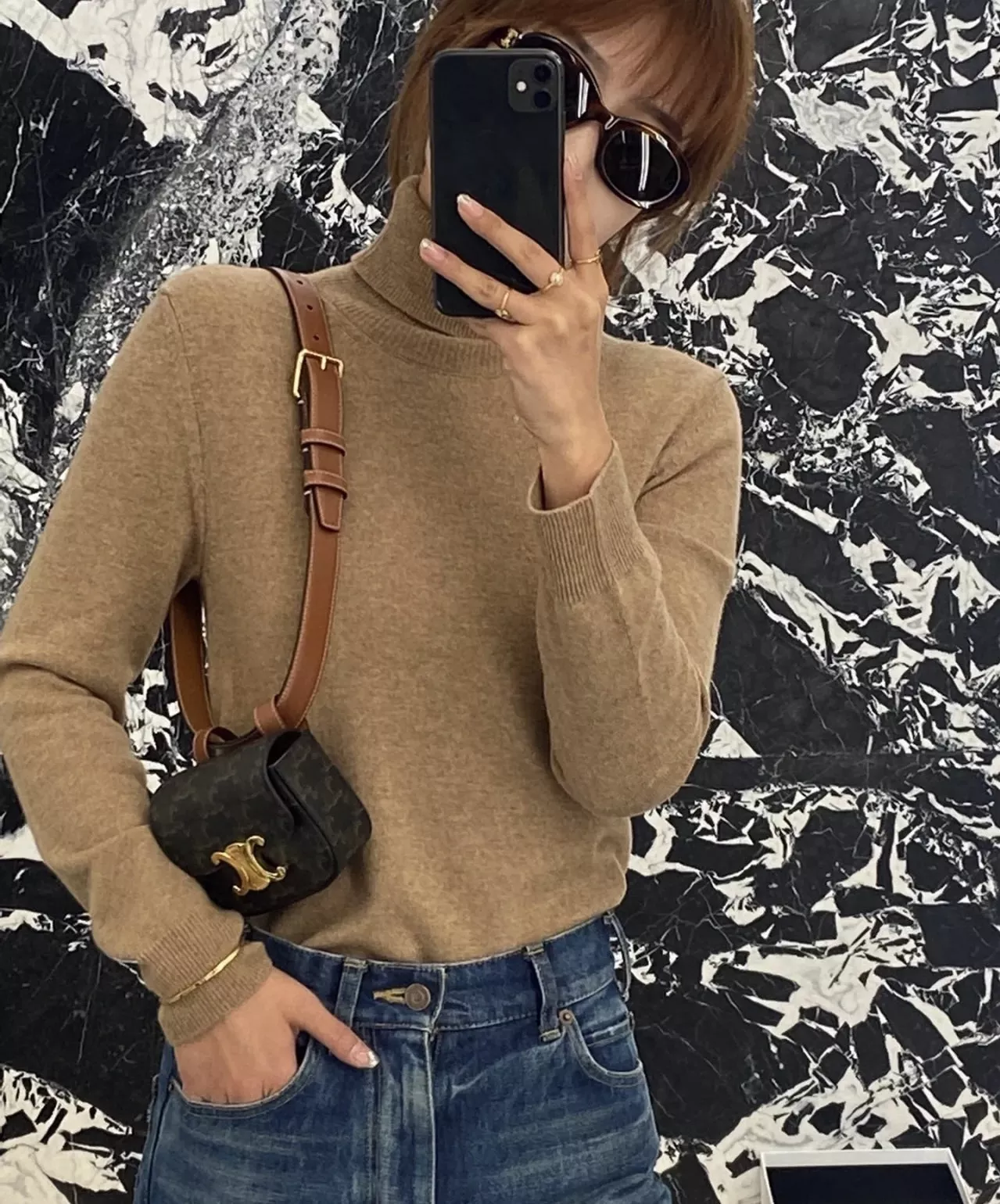 셀린느 미니 벨트백 상세 이미지 29