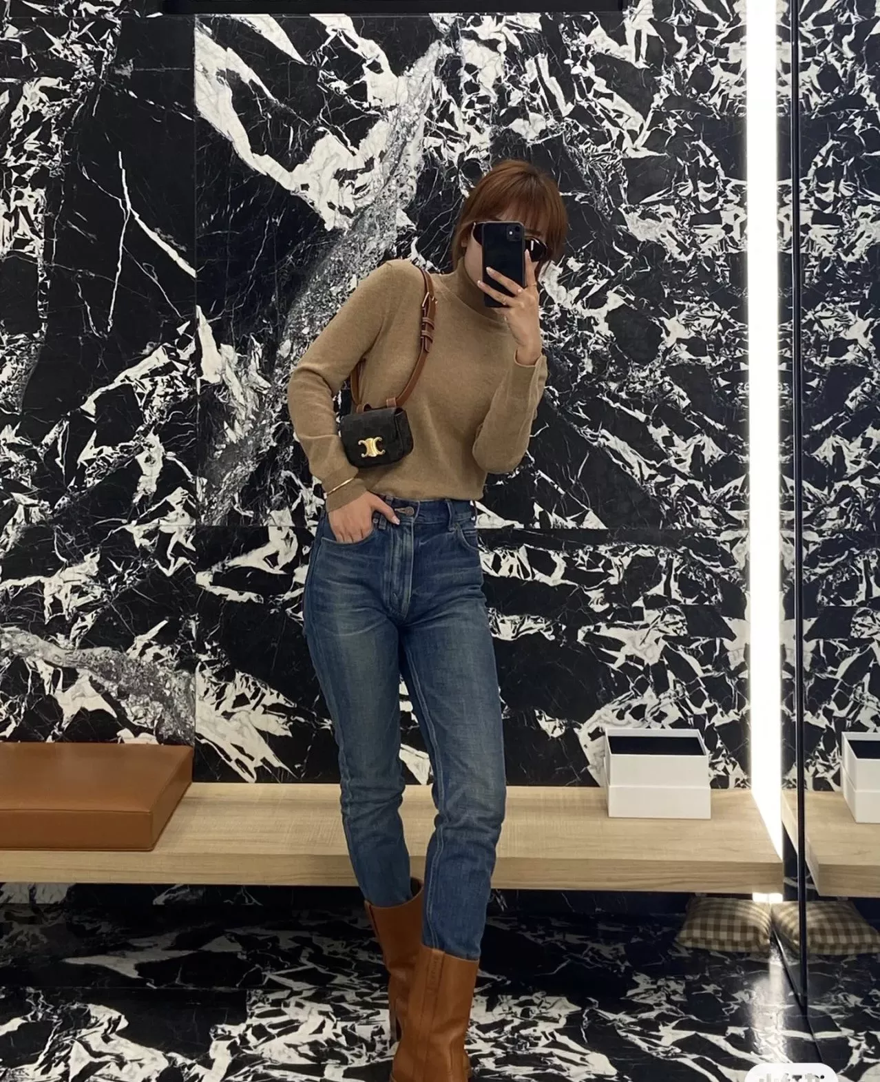 셀린느 미니 벨트백 상세 이미지 28