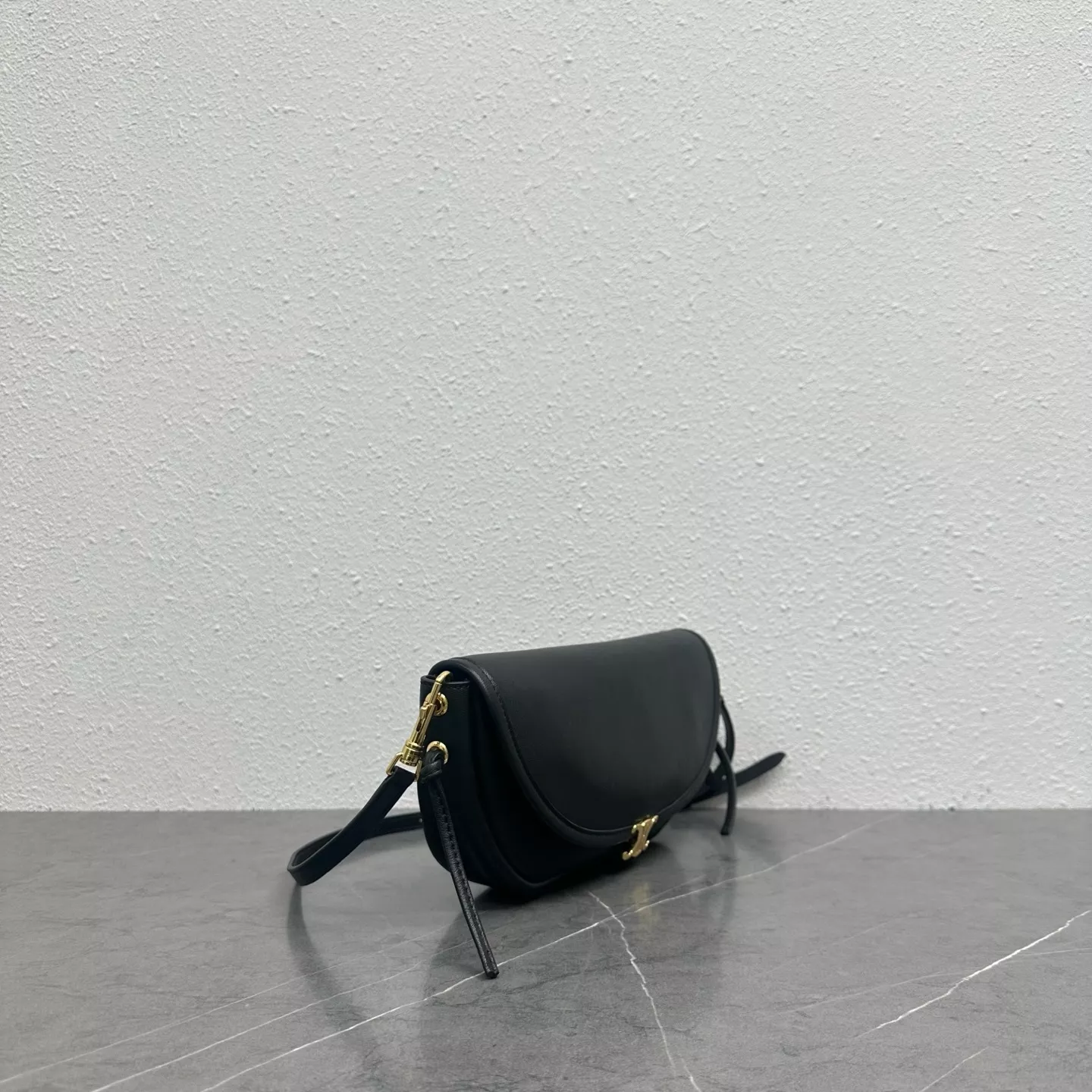 셀린느 하프문 스몰 핸드백 상세 이미지 2