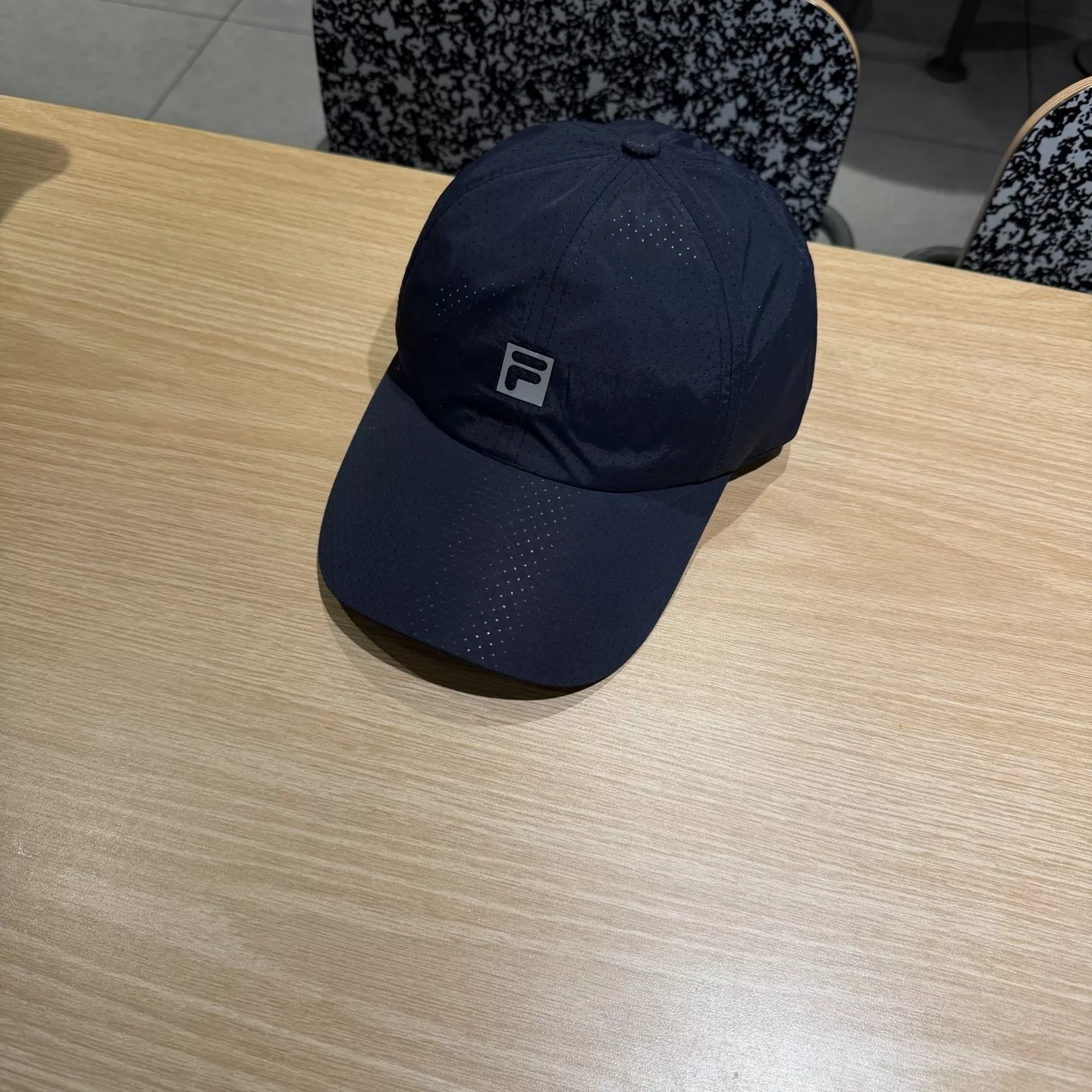 휠라 야광 로고 장식 볼캡 상세 이미지 4