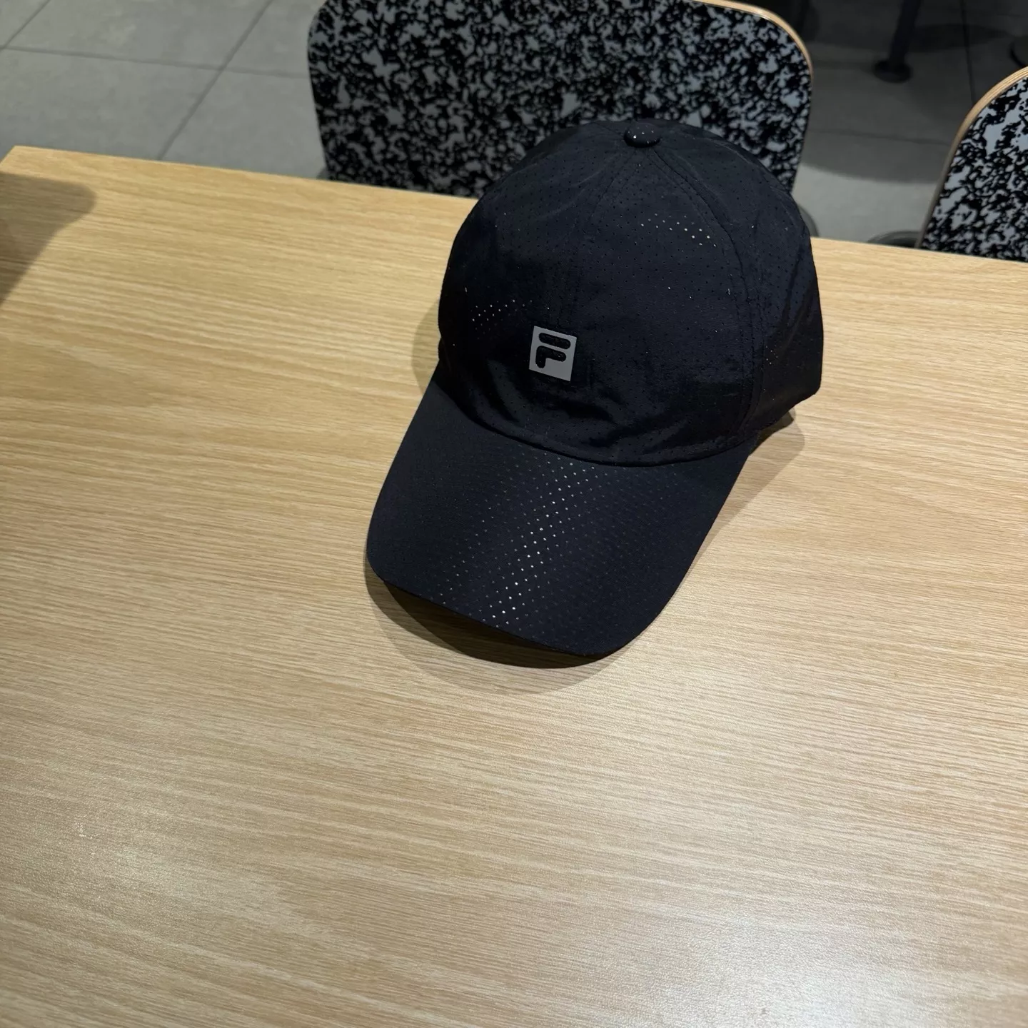 휠라 야광 로고 장식 볼캡 상세 이미지 5