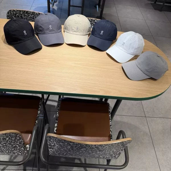 온 입체 로고 포인트 캡