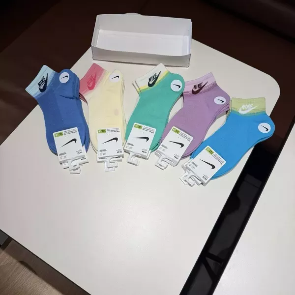 나이키 여성용 자수 포인트 코튼 삭스