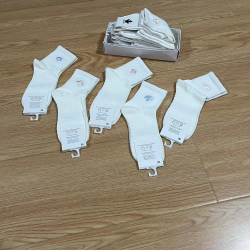 데상트 여성 자수 포인트 코튼 양말