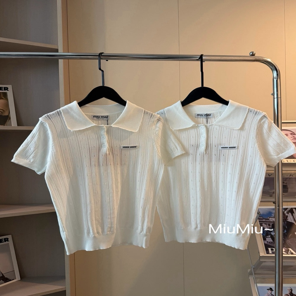 미우미우 펀칭 카라 반소매 니트 탑
