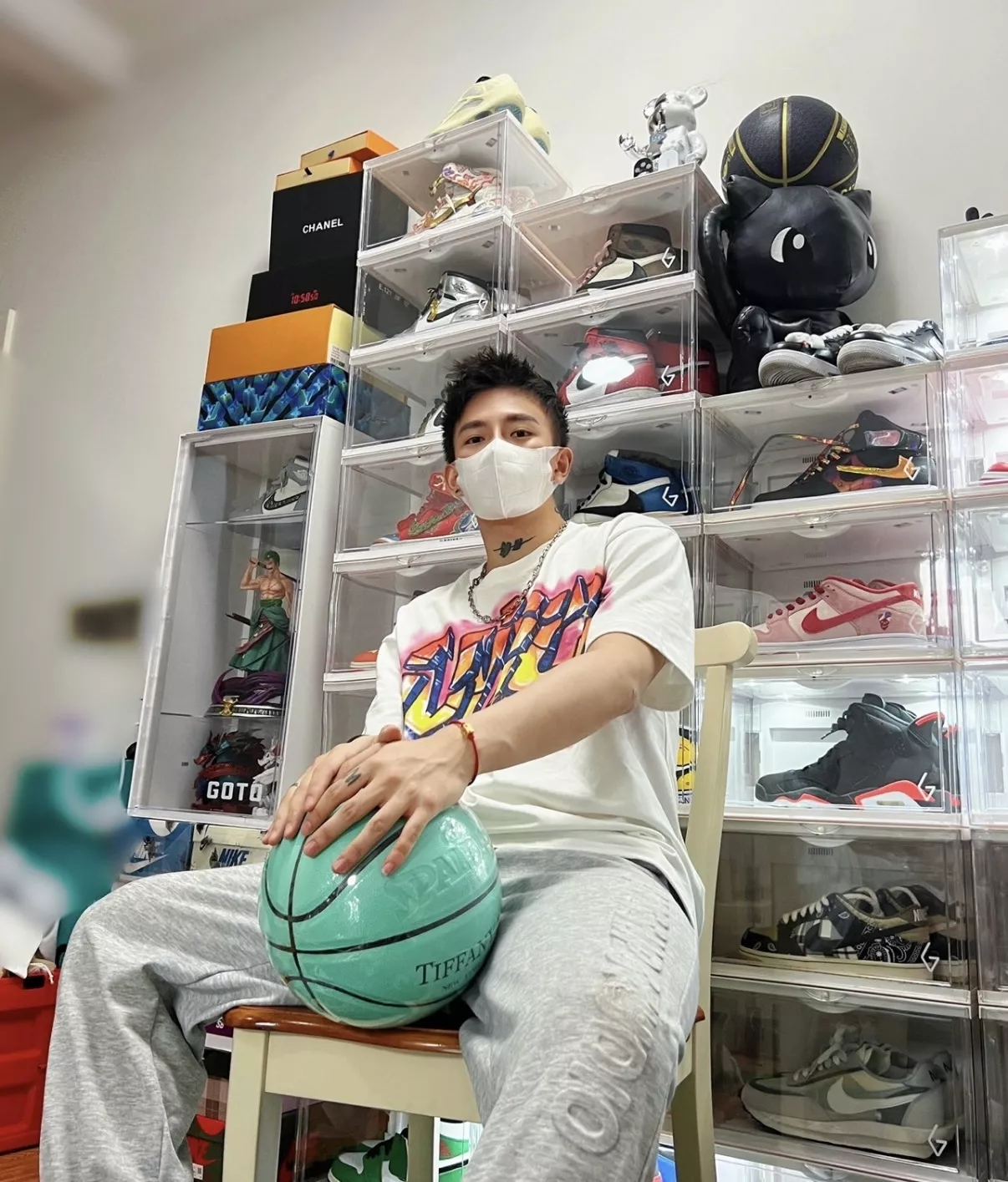루이비통 화염 그래피티 로고 프린트 반팔 티셔츠 상세 이미지 21