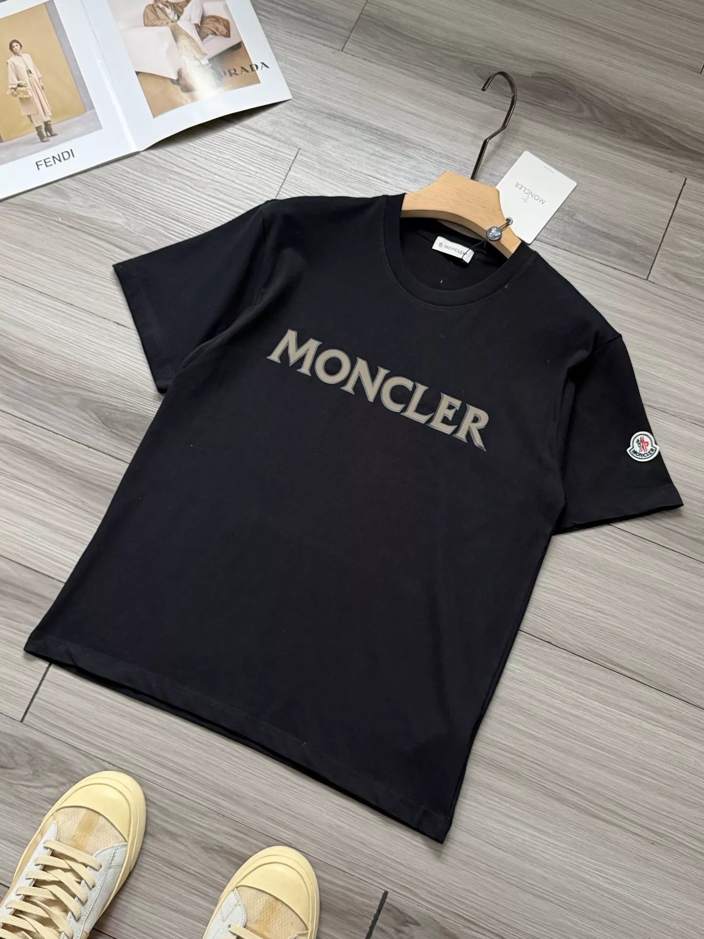 몽클레어 레터링 로고 프린트 반소매 티셔츠 상세 이미지 3