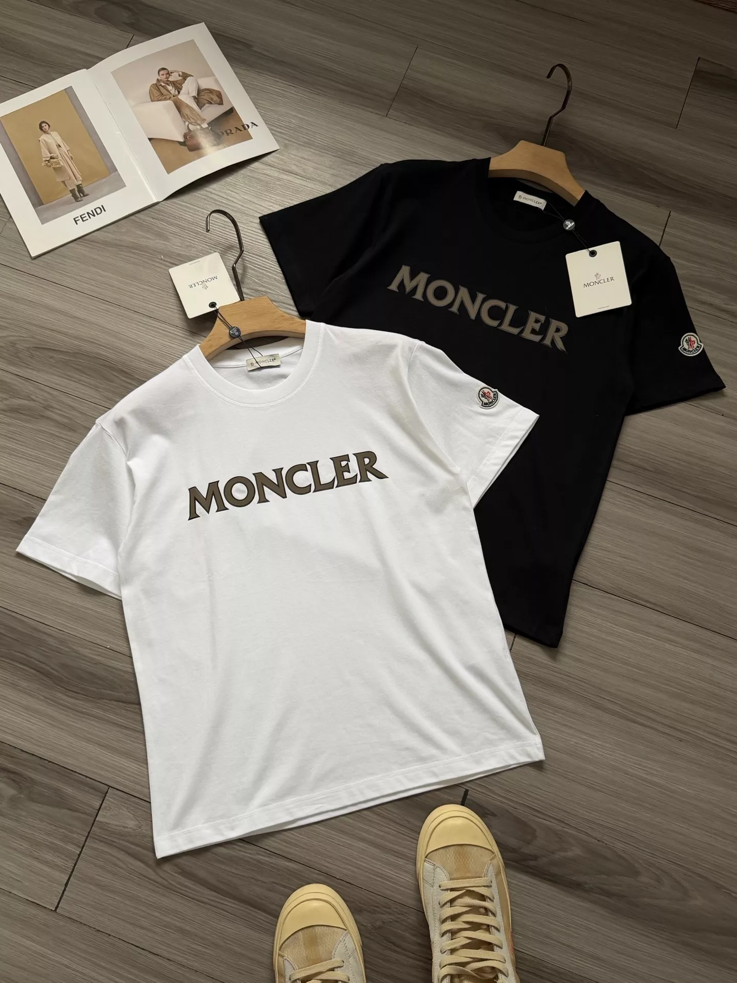 몽클레어 레터링 로고 프린트 반소매 티셔츠 상세 이미지 1