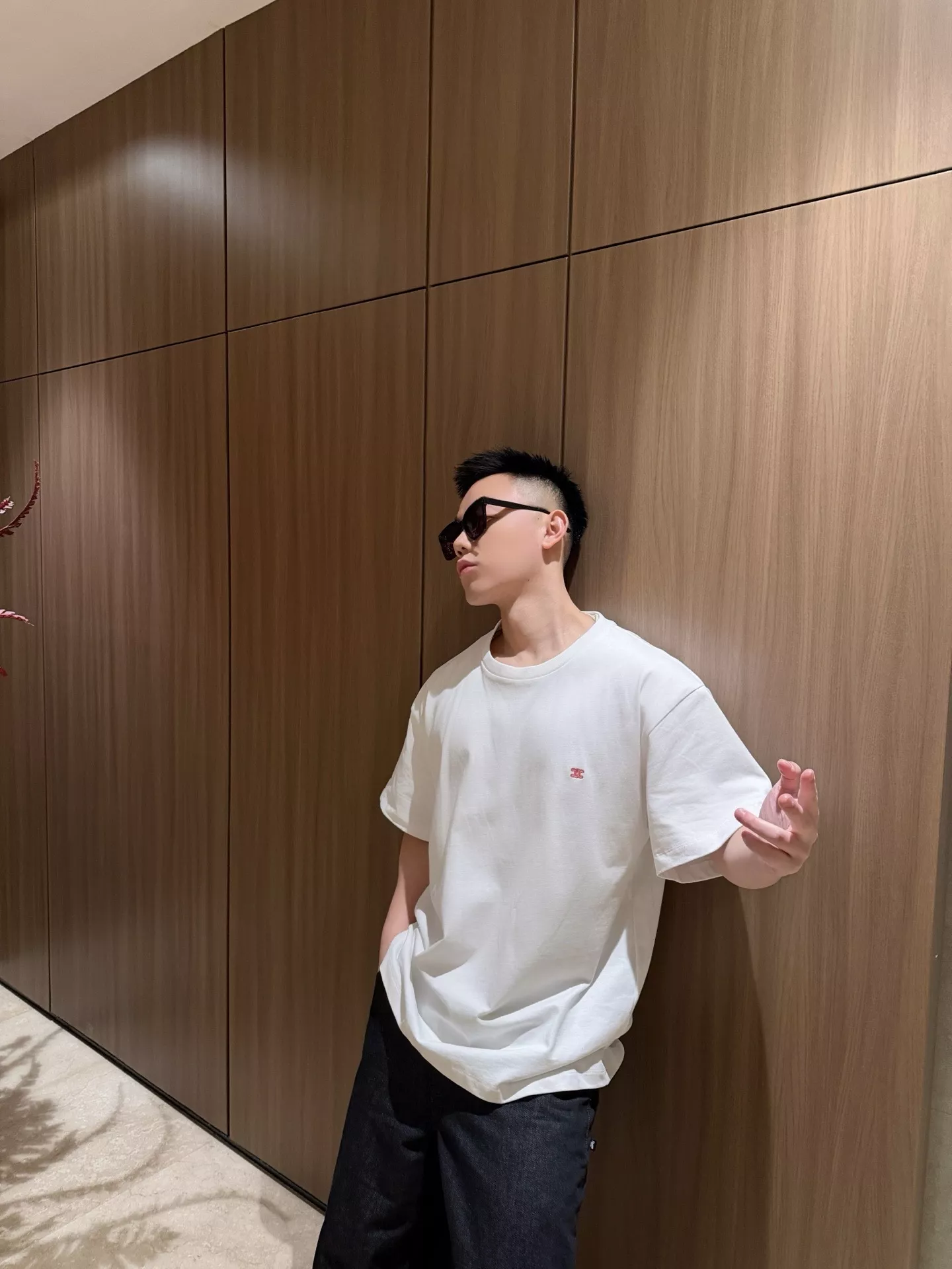 셀린느 트리옹프 자수 포인트 반소매 티셔츠 상세 이미지 19