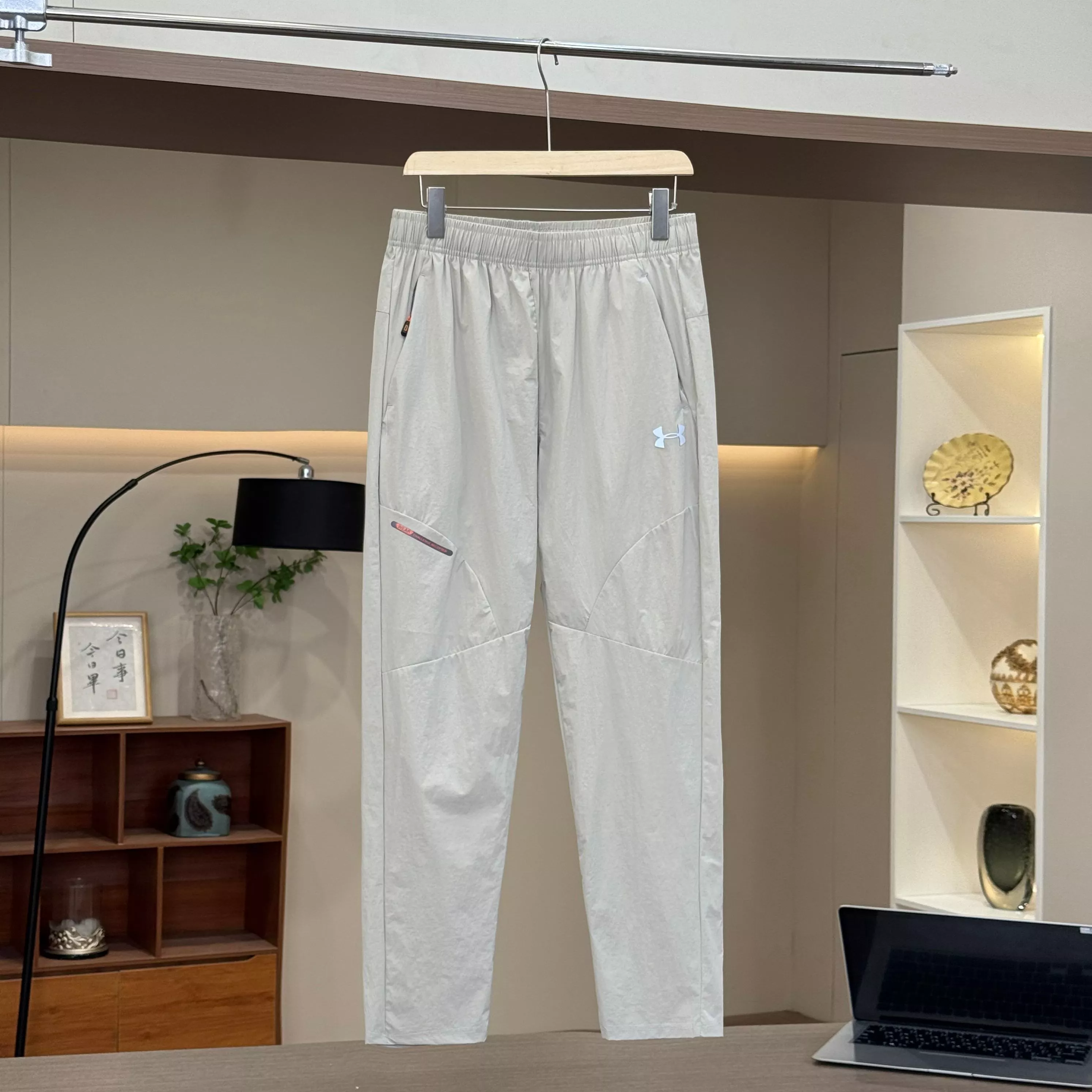 언더아머 3D 컷팅 아웃도어 밴딩 팬츠 상세 이미지 4