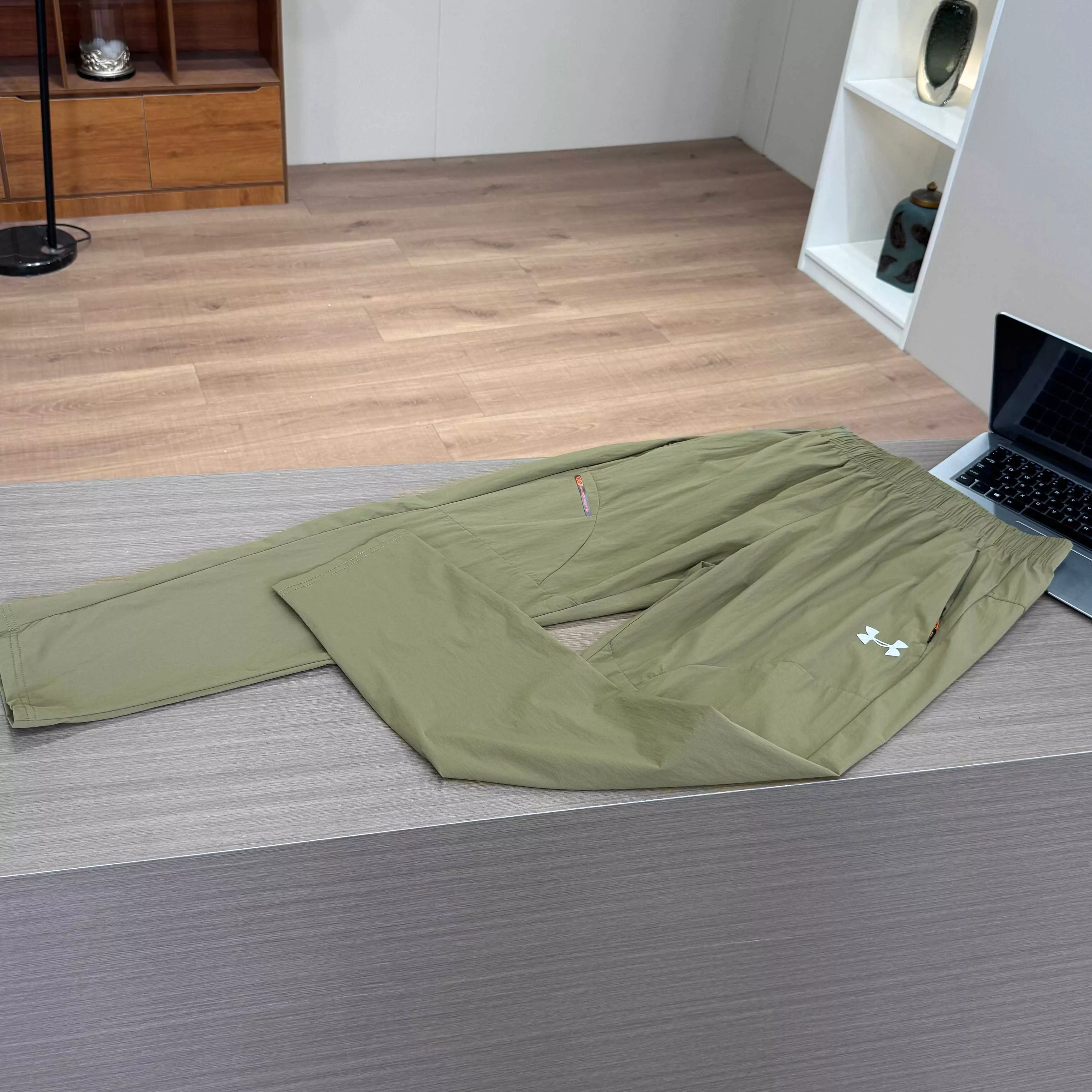 언더아머 3D 컷팅 아웃도어 밴딩 팬츠 상세 이미지 6