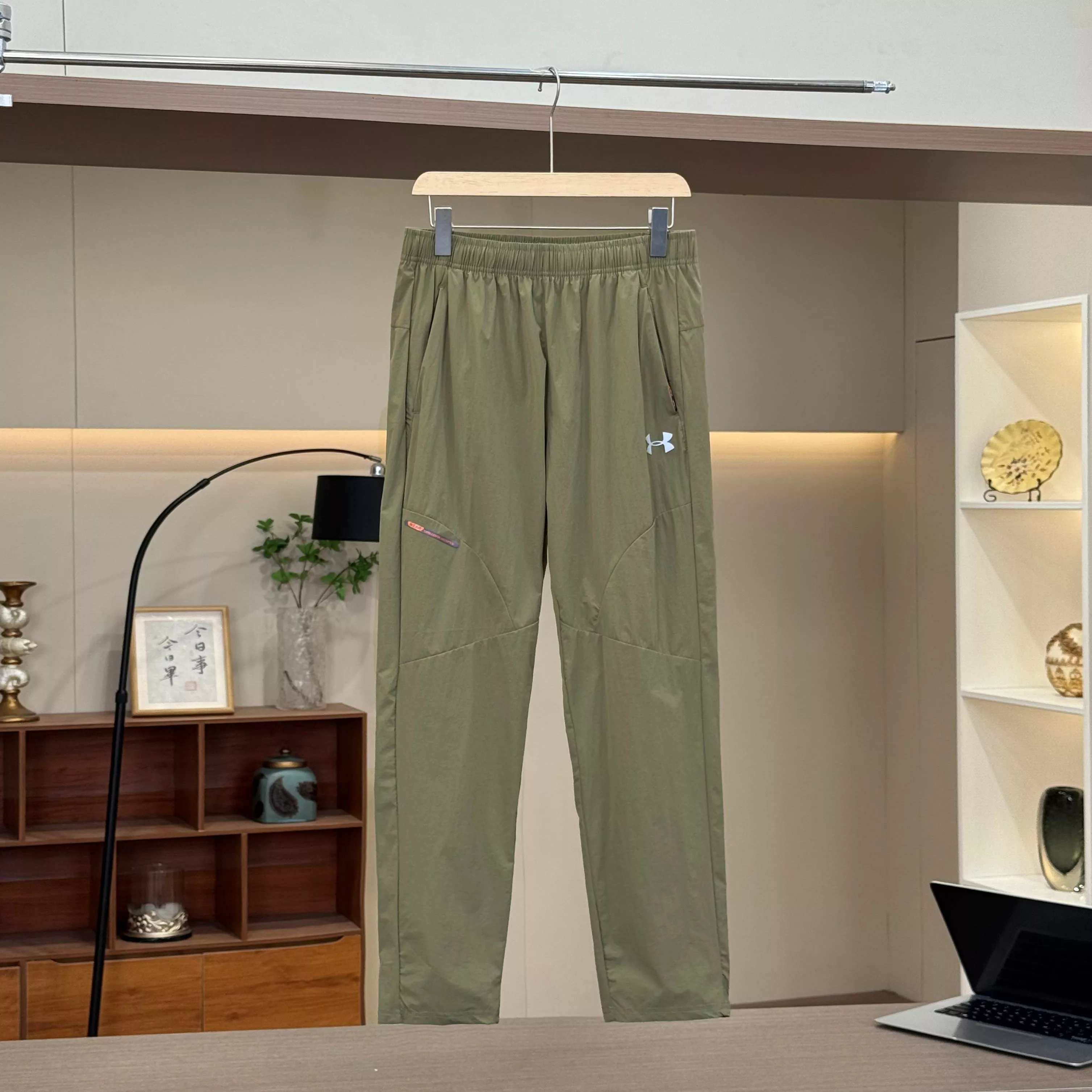 언더아머 3D 컷팅 아웃도어 밴딩 팬츠 상세 이미지 3