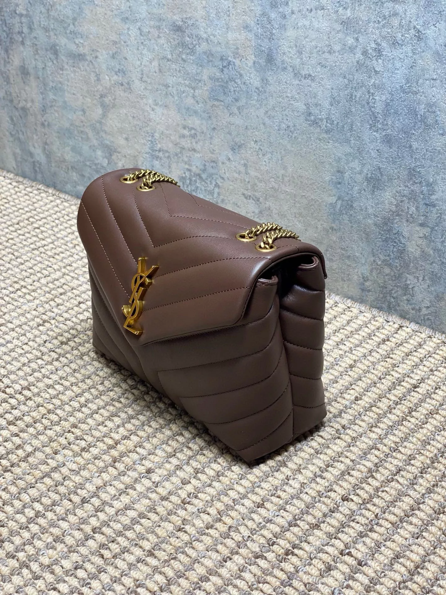 입생로랑 브이 퀼팅 체인 플랩백 상세 이미지 3