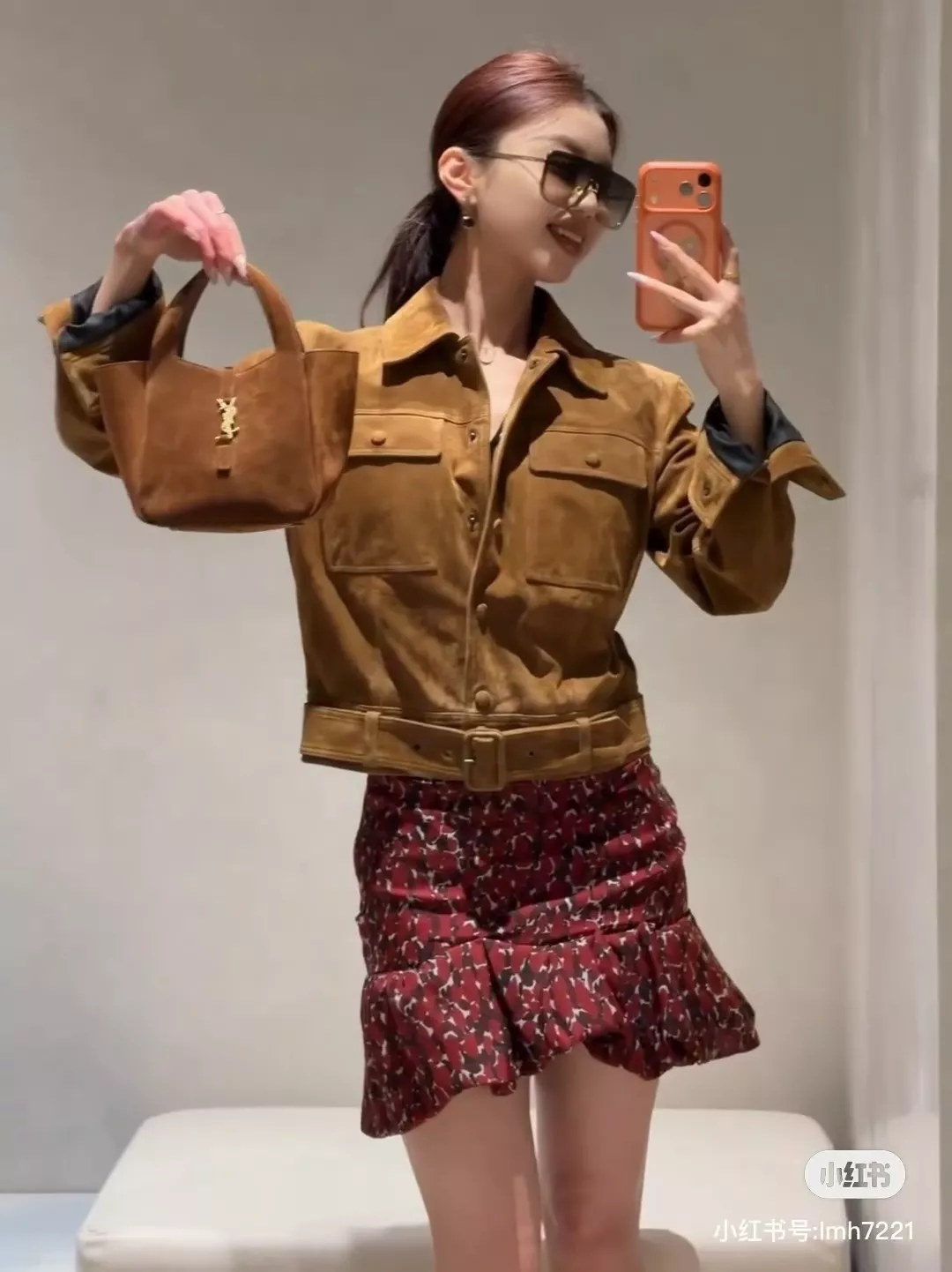 입생로랑 스웨이드 소재 미니 핸드백 상세 이미지 24