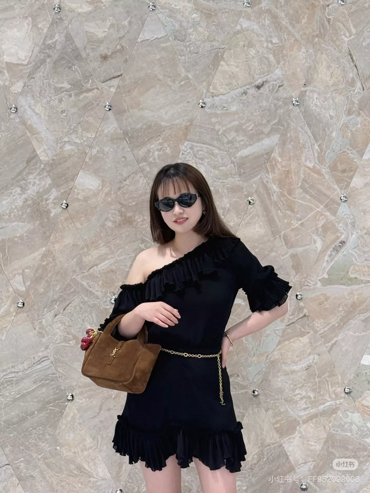 입생로랑 스웨이드 소재 미니 핸드백 상세 이미지 19