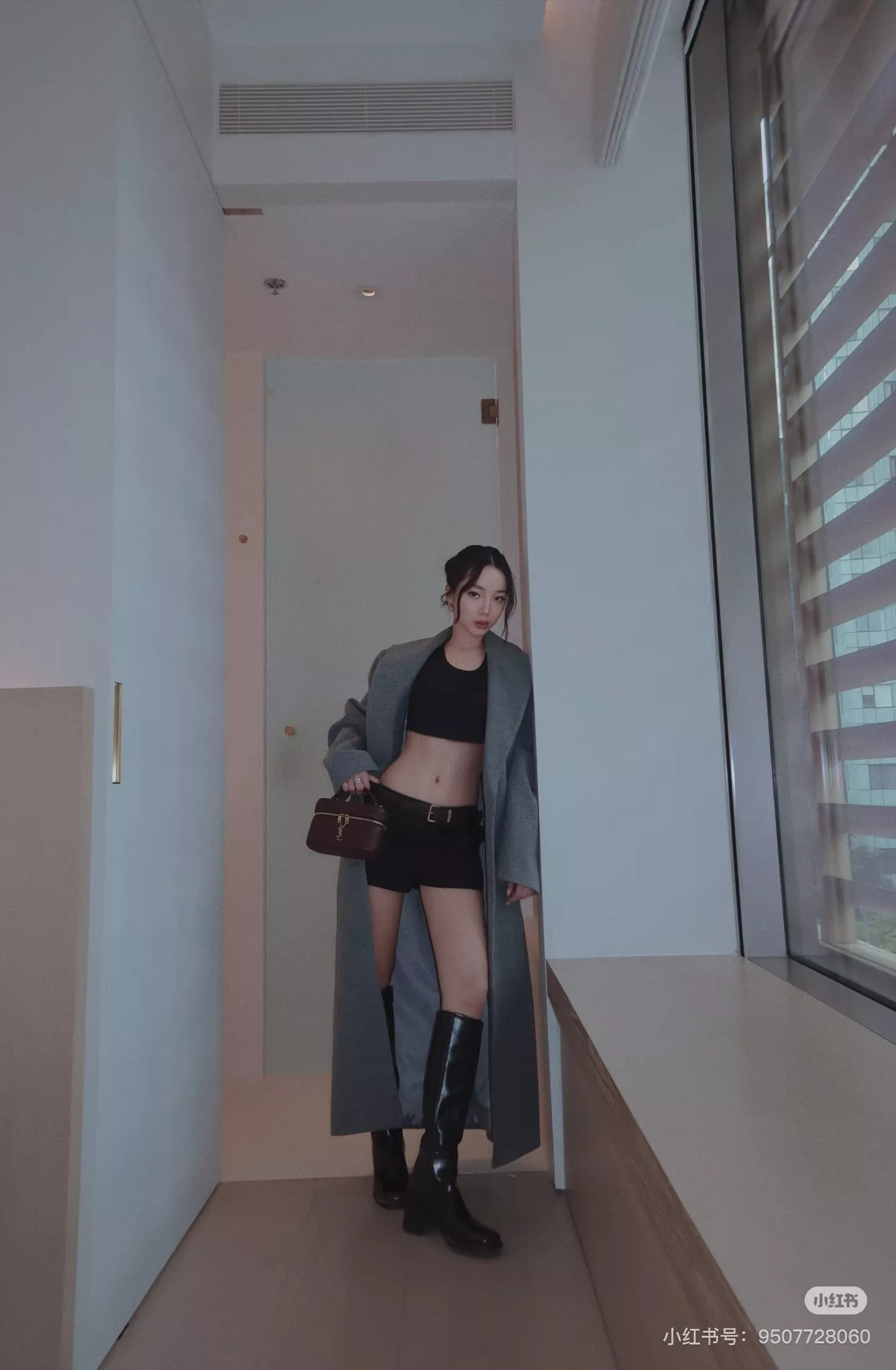 입생로랑 퀼팅 체인 포인트 탑핸들 백 상세 이미지 19
