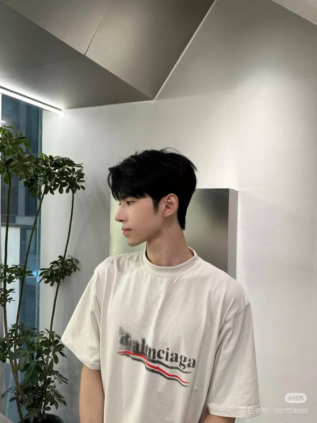 발렌시아가 블러 스프레이 콜라 프린트 반팔 티셔츠 상세 이미지 25