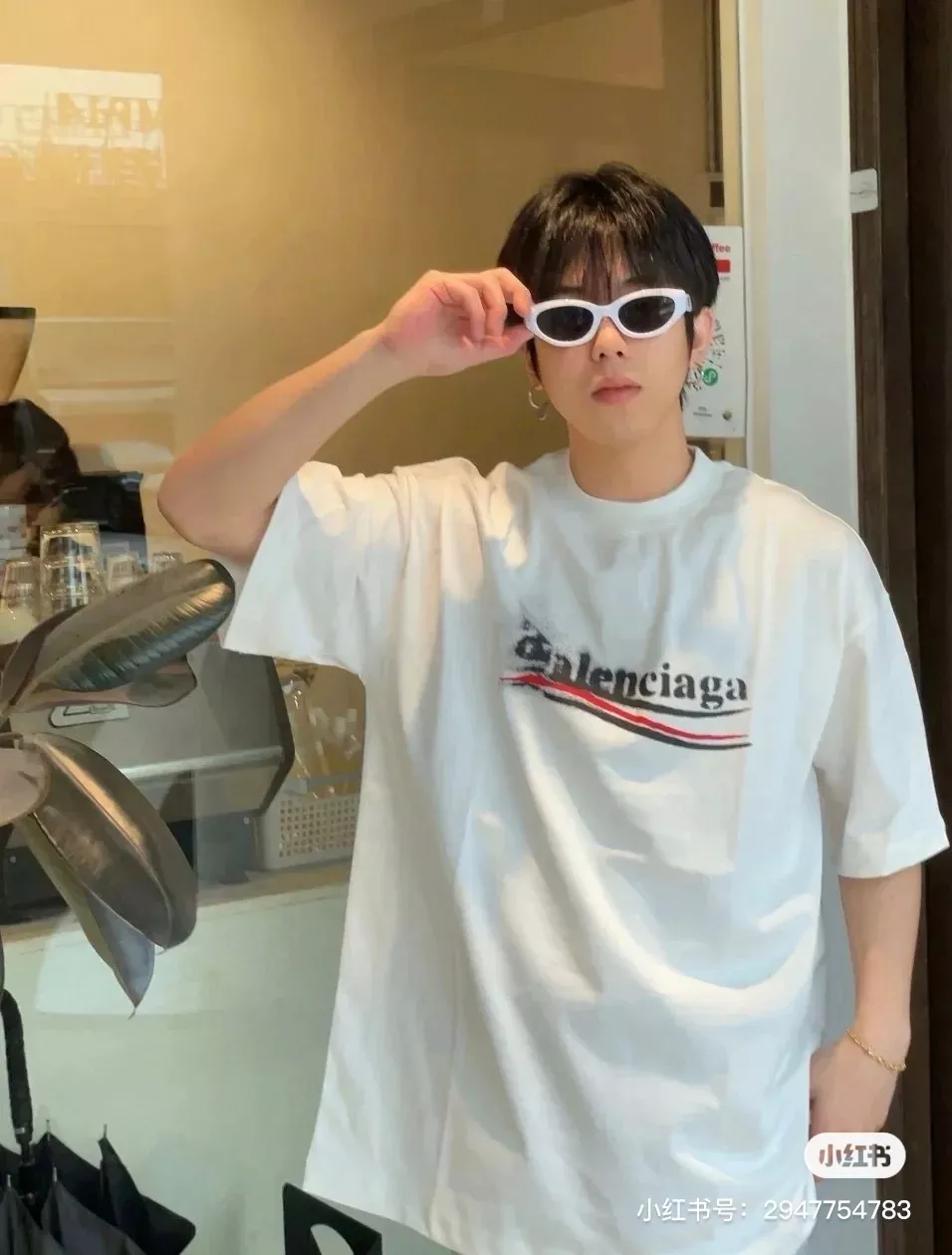 발렌시아가 블러 스프레이 콜라 프린트 반팔 티셔츠 상세 이미지 22