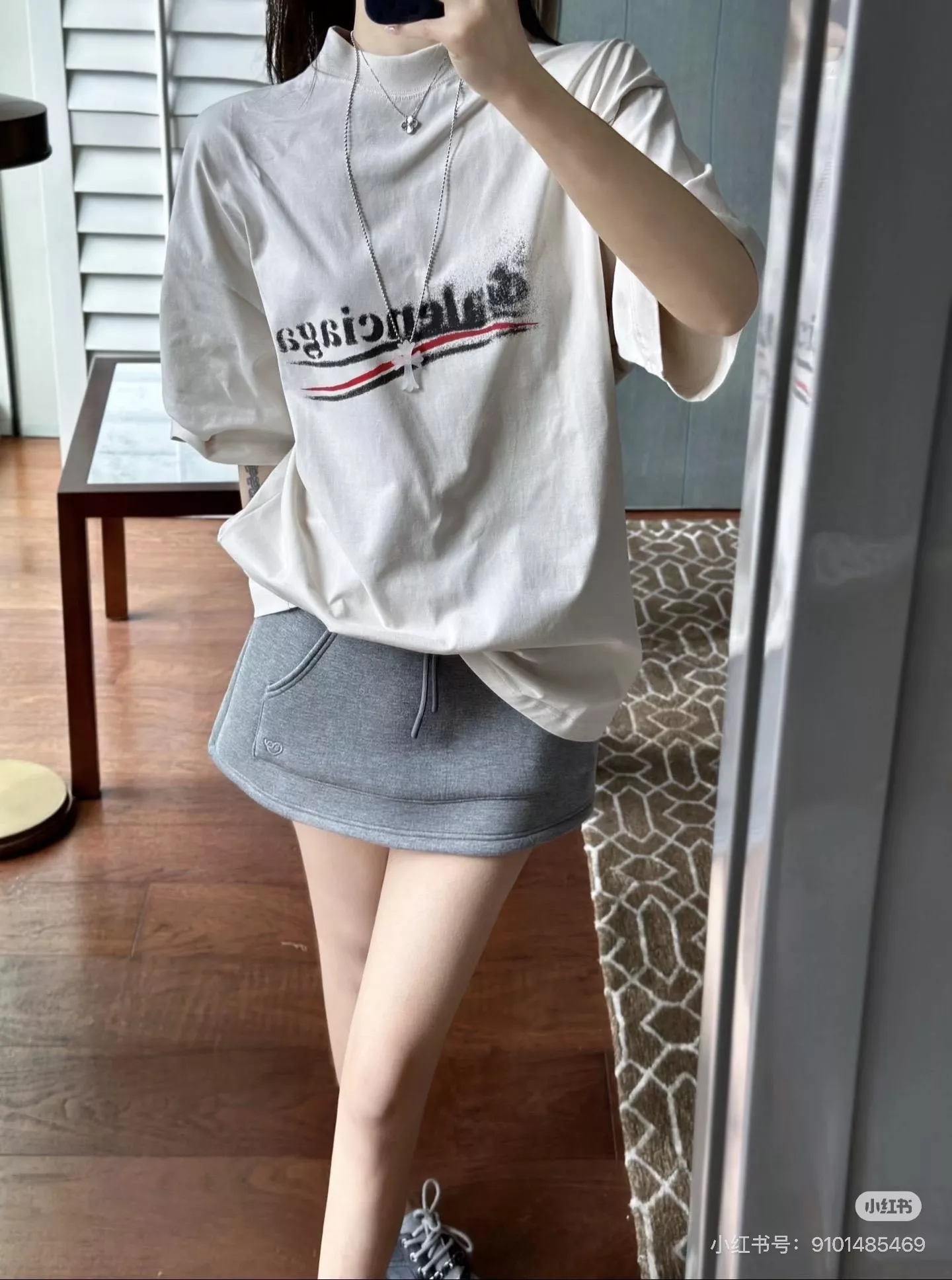 발렌시아가 블러 스프레이 콜라 프린트 반팔 티셔츠 상세 이미지 24