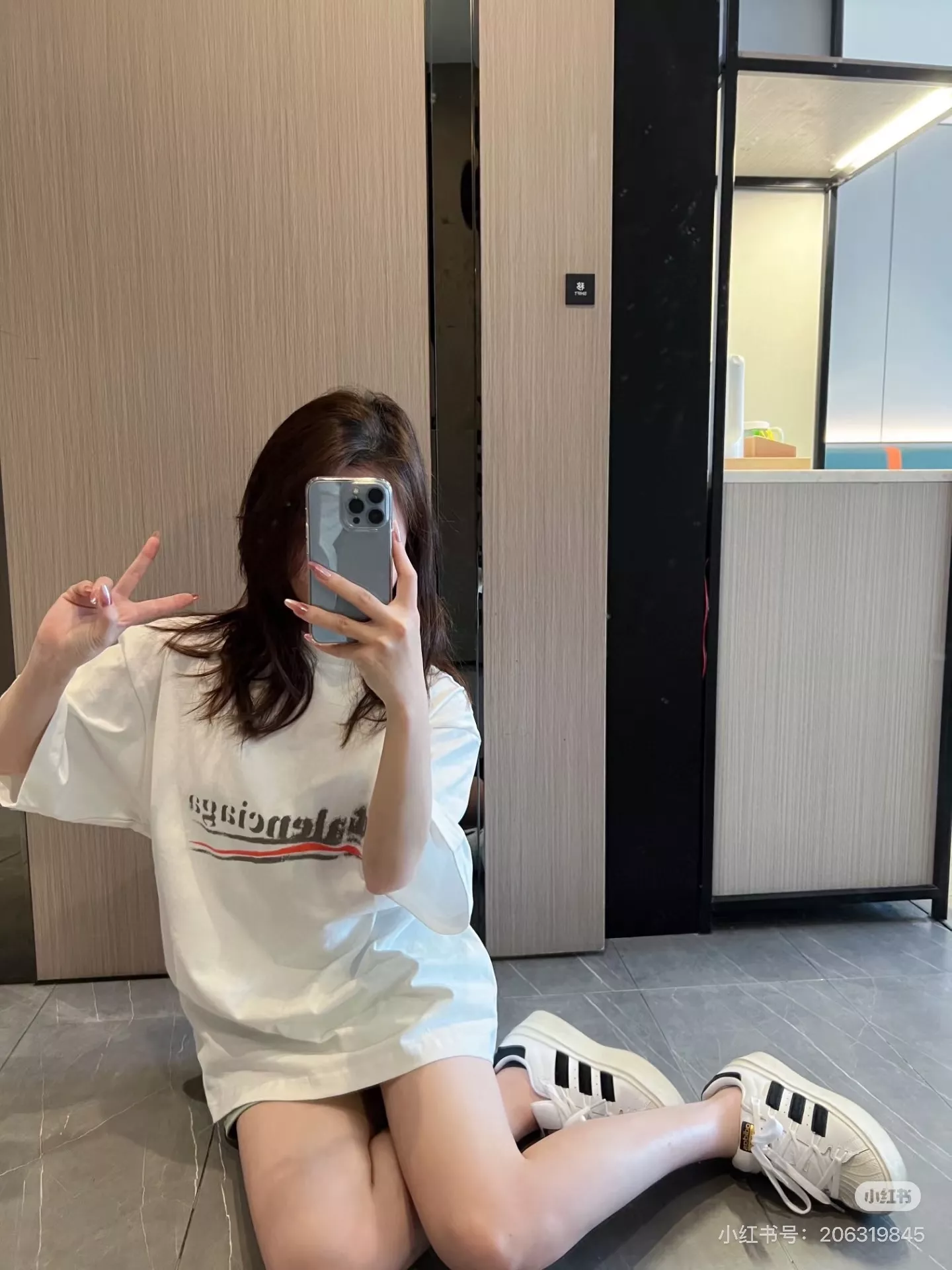 발렌시아가 블러 스프레이 콜라 프린트 반팔 티셔츠 상세 이미지 23