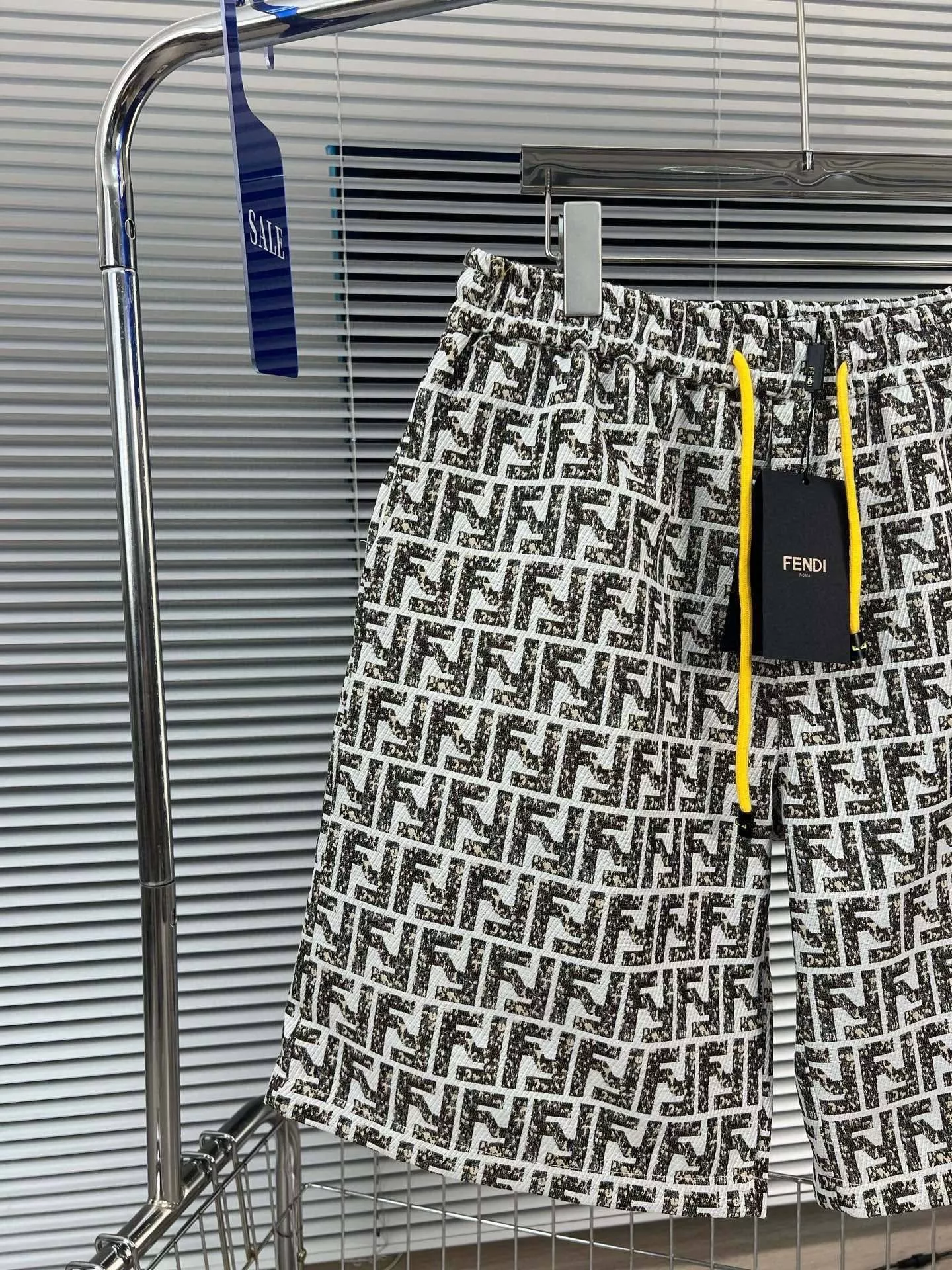 펜디 빈티지 워싱 몬스터 배지 자카드 쇼츠 상세 이미지 2