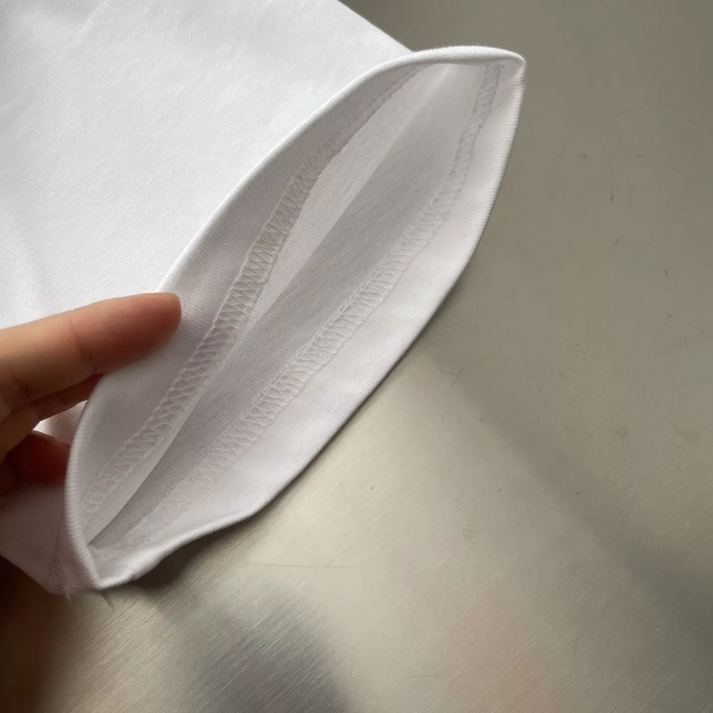 루이비통 자수 로고 반소매 티셔츠 상세 이미지 6