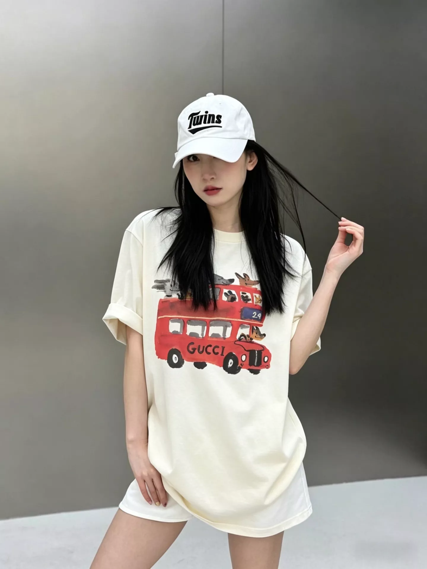 구찌 동물 버스 프린트 라운드 반팔 티셔츠 상세 이미지 15