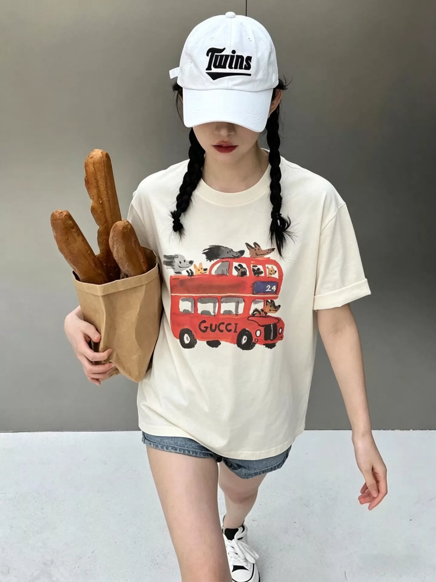 구찌 동물 버스 프린트 라운드 반팔 티셔츠 상세 이미지 18