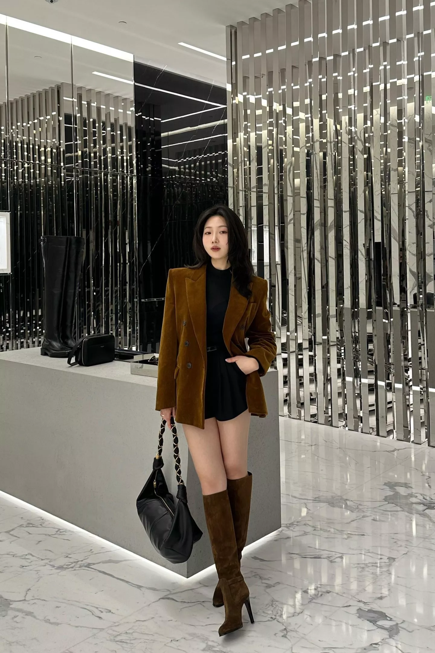 입생로랑 양가죽 호보 스타일 숄더백 상세 이미지 32