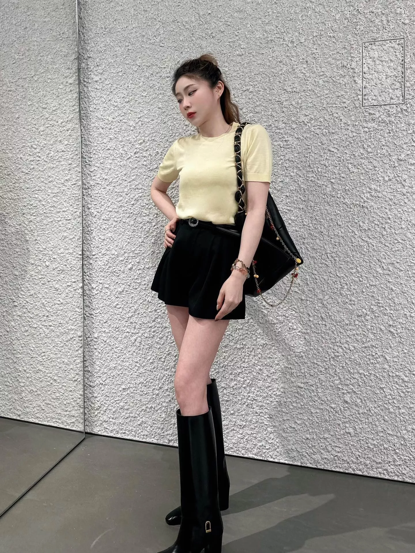 입생로랑 양가죽 호보 스타일 숄더백 상세 이미지 30
