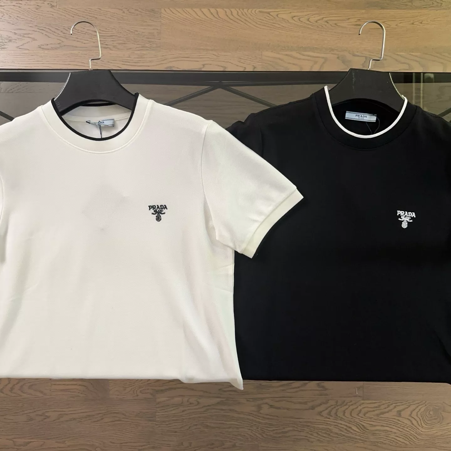 프라다 삼각 로고 반소매 티셔츠 상세 이미지 3