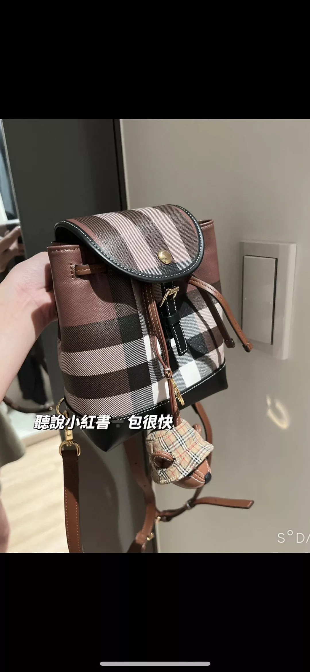 버버리 체크 미니 백팩 상세 이미지 15