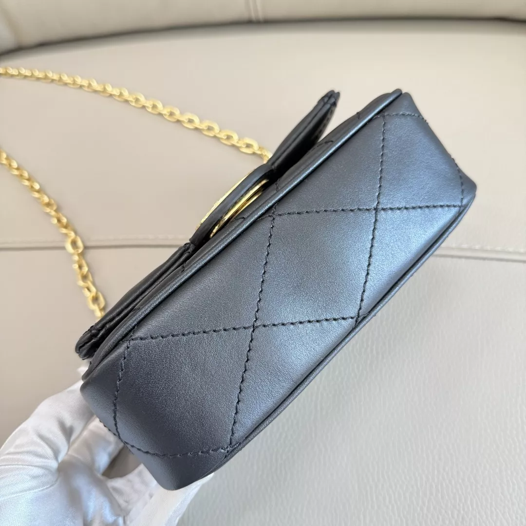 버버리 퀼팅 체인 플랩백 상세 이미지 10