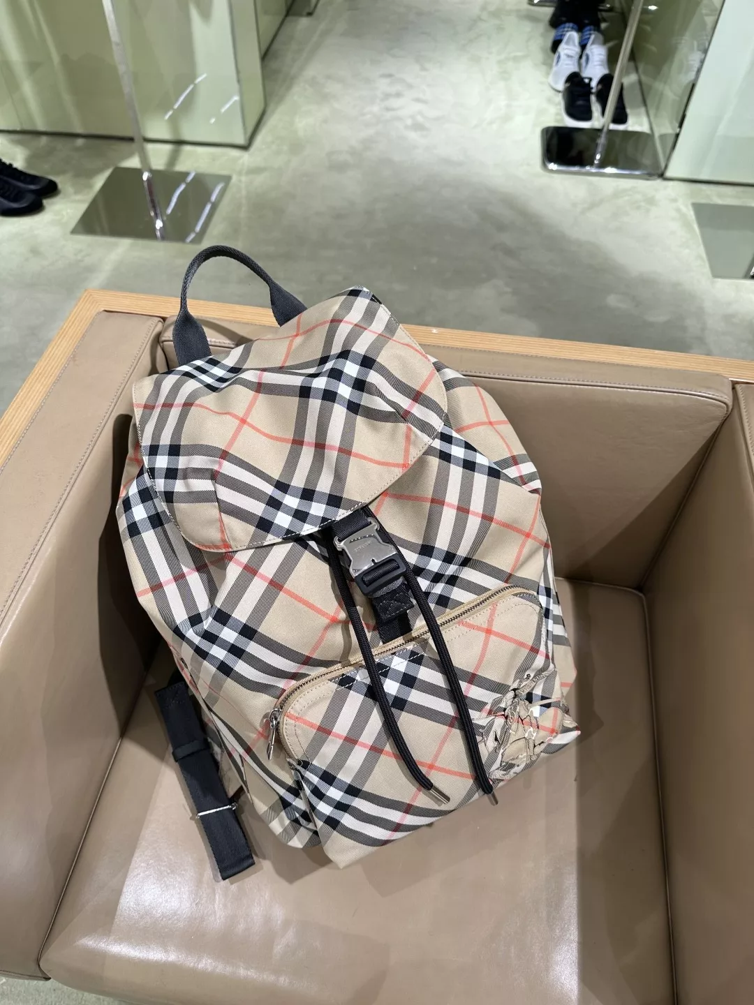 버버리 체크 패턴 더블 포켓 백팩 상세 이미지 49
