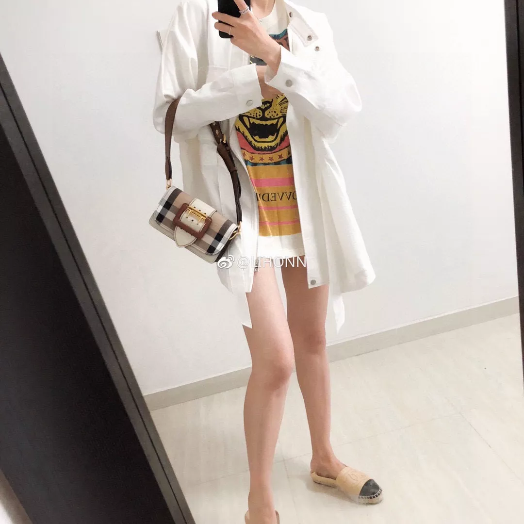 버버리 버클 장식 하우스 체크 숄더백 상세 이미지 25
