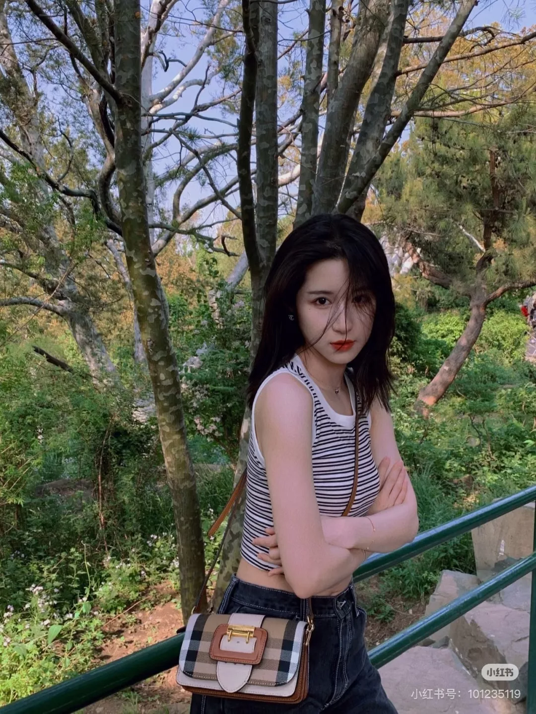 버버리 버클 장식 하우스 체크 숄더백 상세 이미지 17