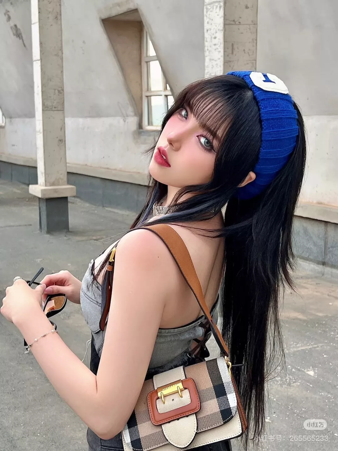 버버리 버클 장식 하우스 체크 숄더백 상세 이미지 16