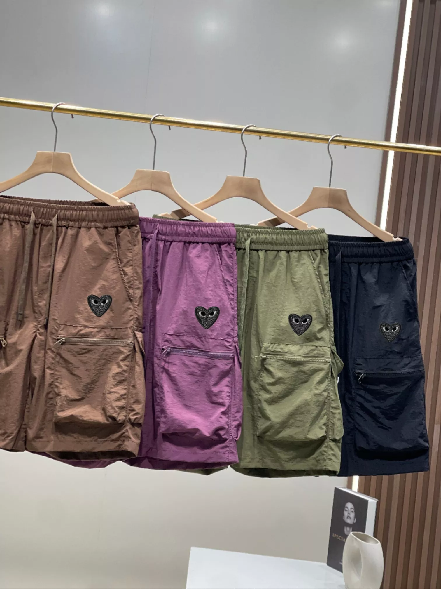 꼼데가르송 하트 로고 자수 기능성 반바지 상세 이미지 10