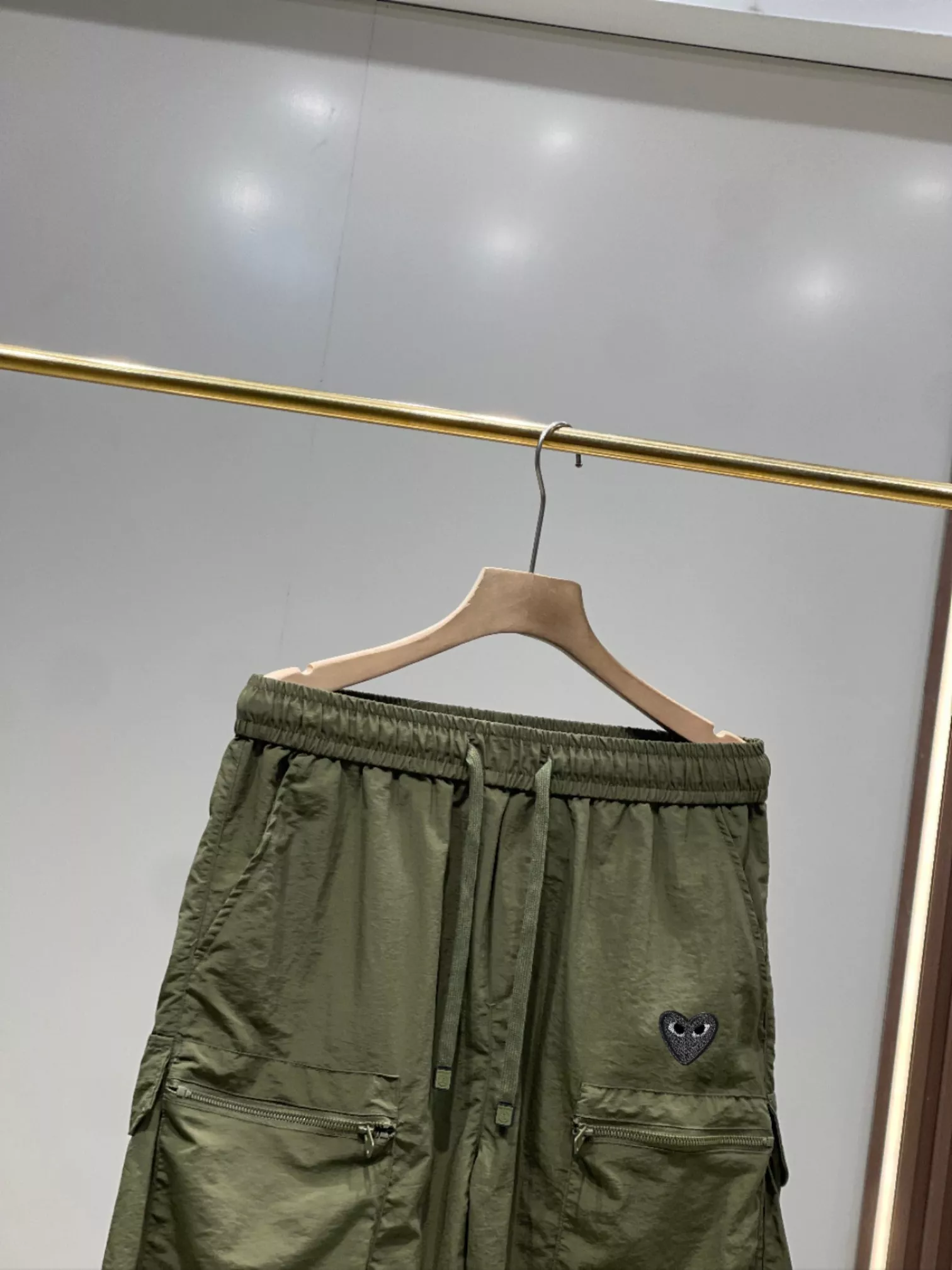 꼼데가르송 하트 로고 자수 기능성 반바지 상세 이미지 21