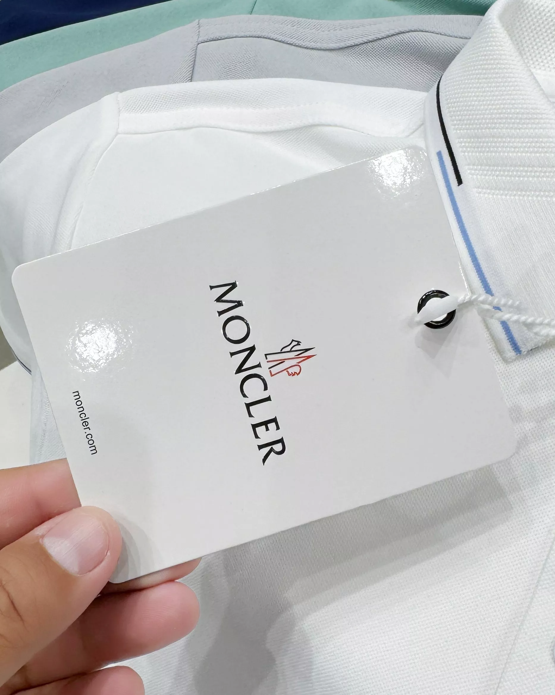 몽클레어 클래식 로고 자수 반소매 폴로셔츠 상세 이미지 31