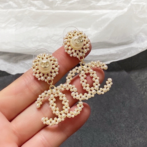 샤넬 진주 장식 드롭 이어링