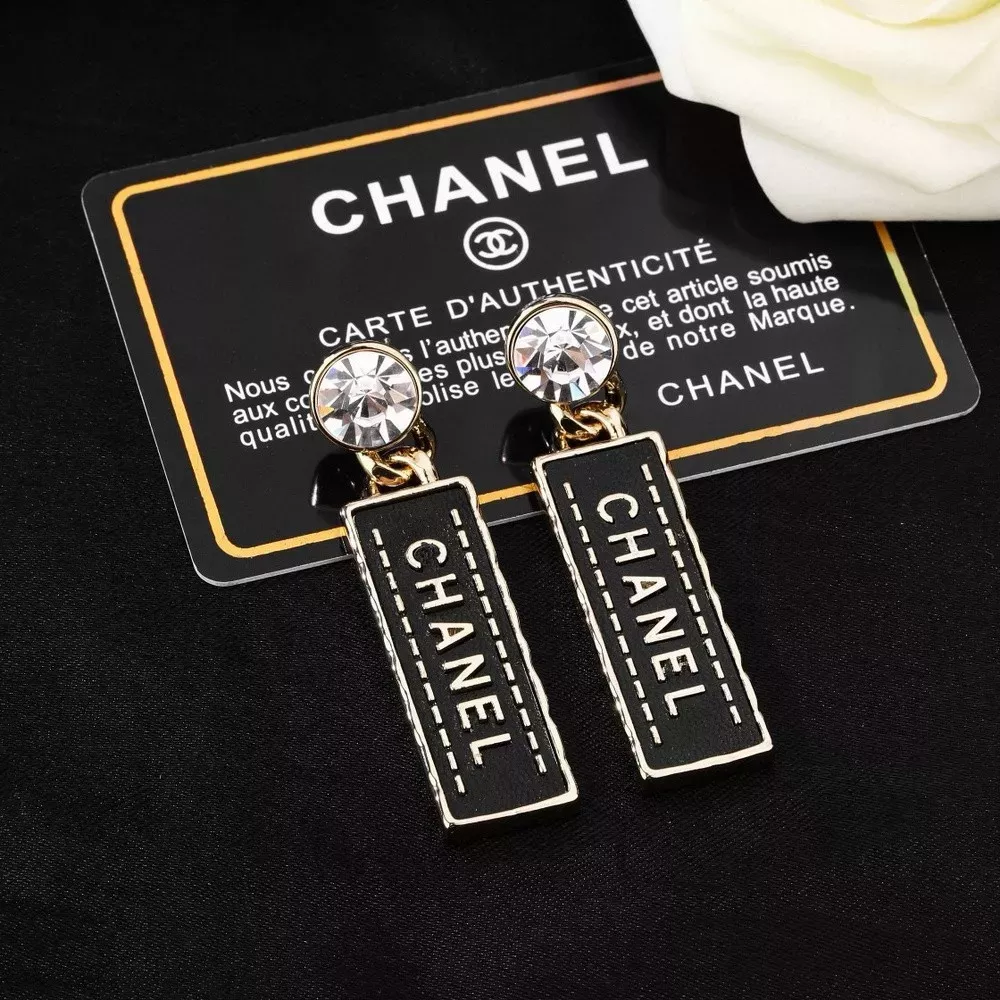 샤넬 로고 장식 드롭 이어링