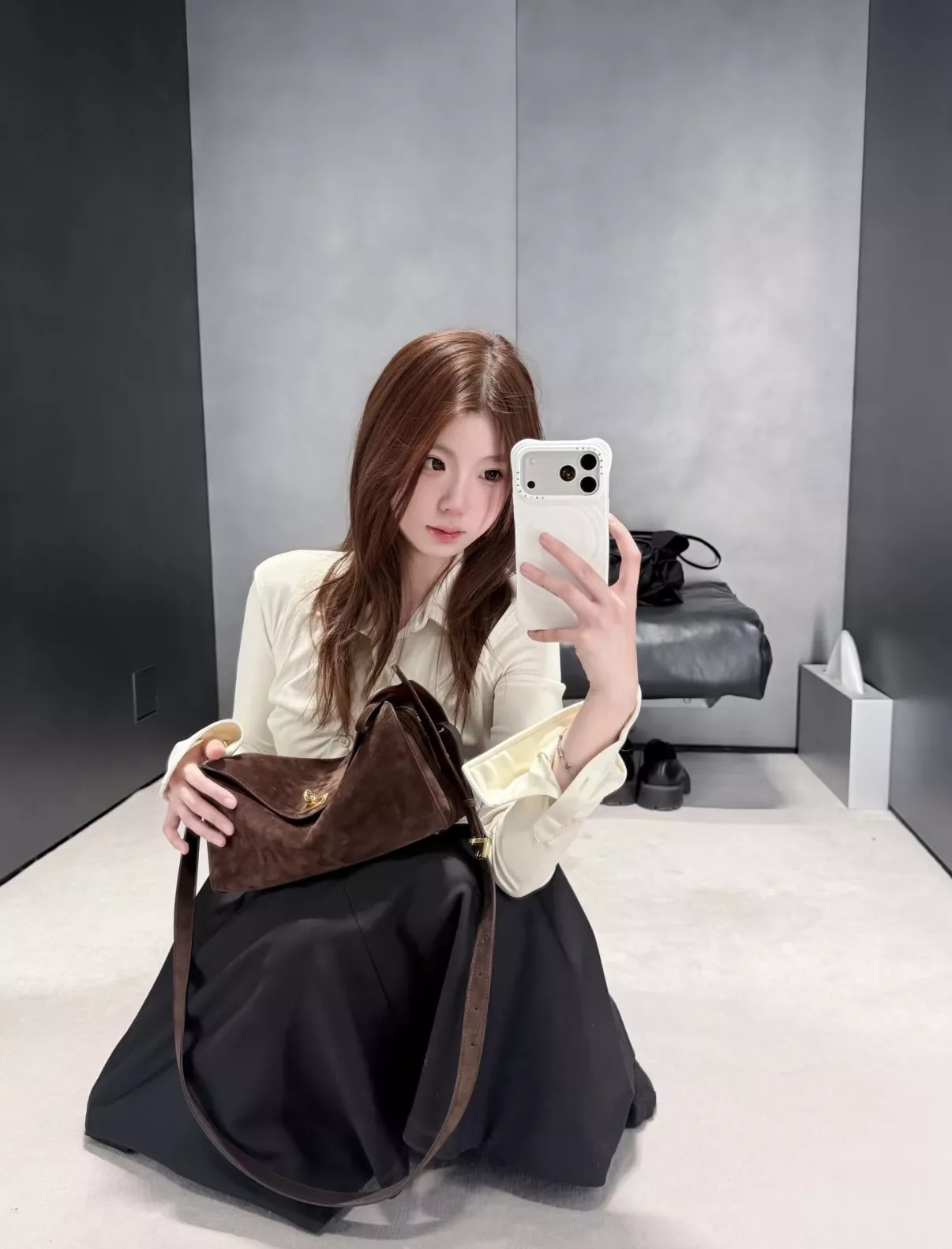 발렌시아가 르세븐 스웨이드 숄더백 상세 이미지 21