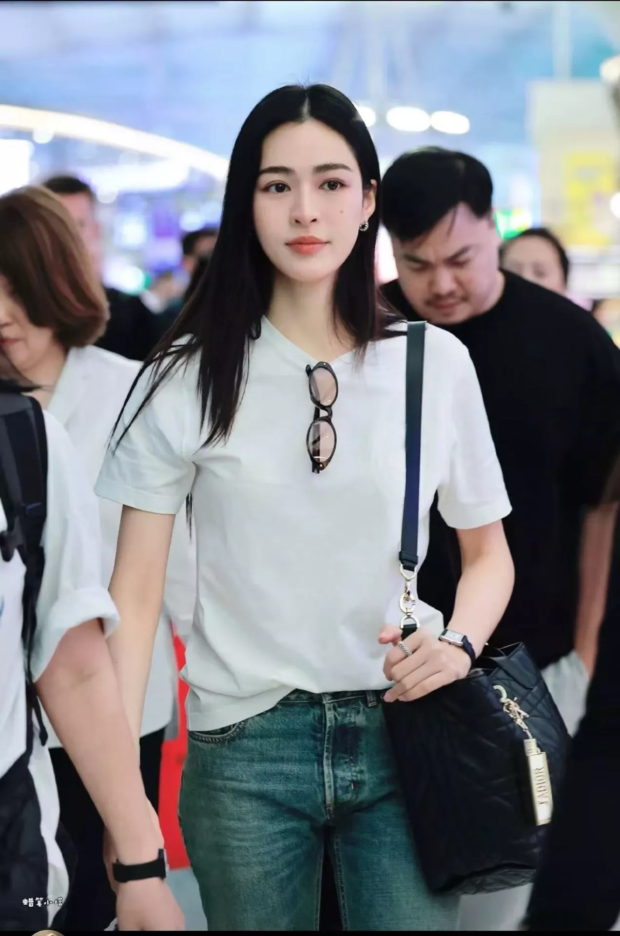 디올 리본 로고 자수 반소매 티셔츠 상세 이미지 11