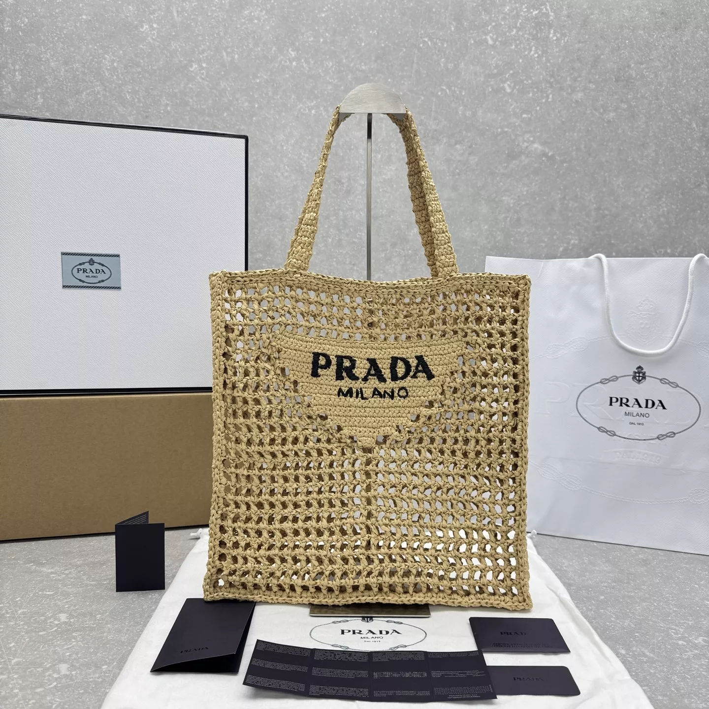프라다 라피아 직조 펀칭 쇼핑백 상세 이미지 1