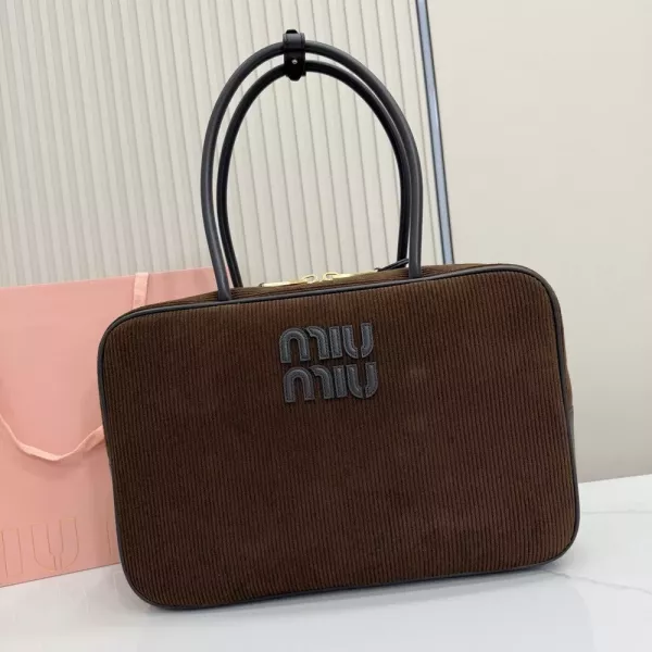 미우미우 코듀로이 핸들 백